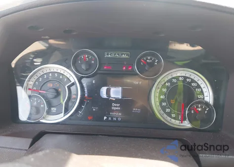 2017 Ram 1500 Laramie 4X4 5'7 Box z USA, uszkodzony, nr VIN 1C6RR7NT1HS659964